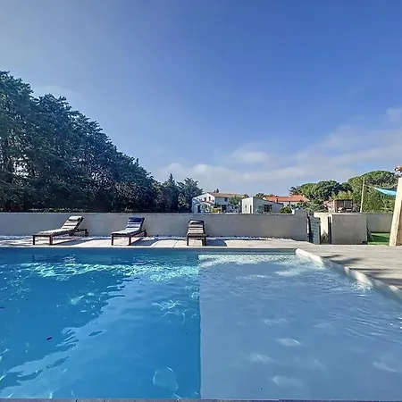 Grand Studio Avec Piscine *